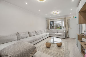 Lounge/Diner- click for photo gallery